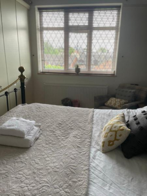 King size, en suite rolled top bath private lane